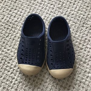 Native Blue Toddler size 5